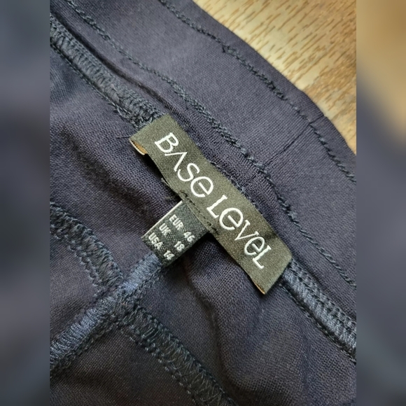 Base Level skinny pants - Picture 3 of 10